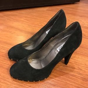 Black high heels size 7
